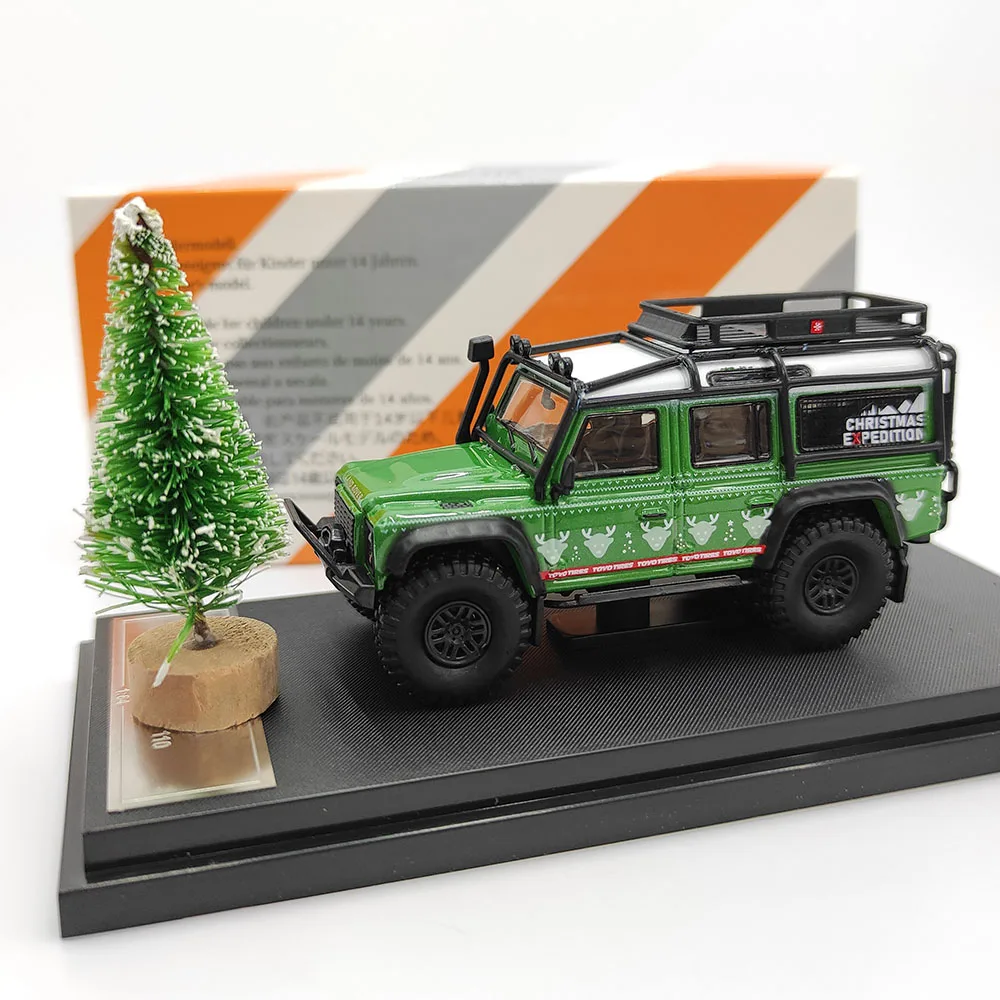 

Diecast Master 1/64 Scale Land Rover Defender Christmas Adventure Alloy Car Model Collectible Toy Gift Souvenir Display
