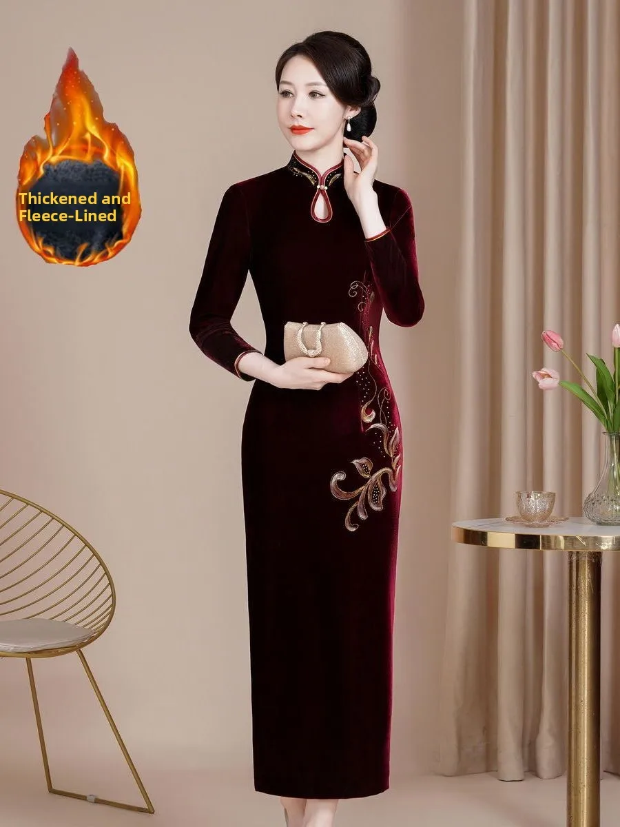 

Вечернее платье-ципао из золотистого бархата с ручной росписью в стиле ретро, с цветочным узором, длинными рукавами, стройнящее, для мам, для свадебных торжеств