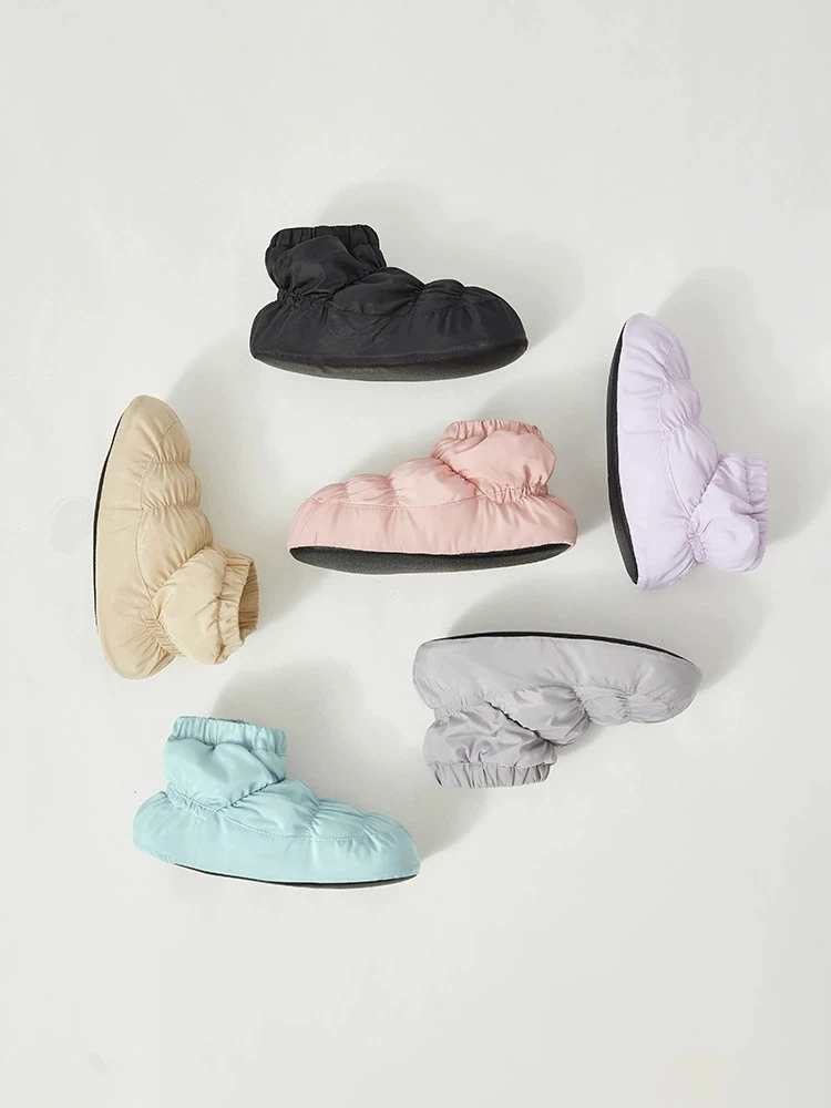 

Зимние танцевальные ботинки с низким берцем, теплые короткие нескользящие тренировочные хлопковые туфли для взрослых, женская модная балетная женская однотонная танцевальная обувь