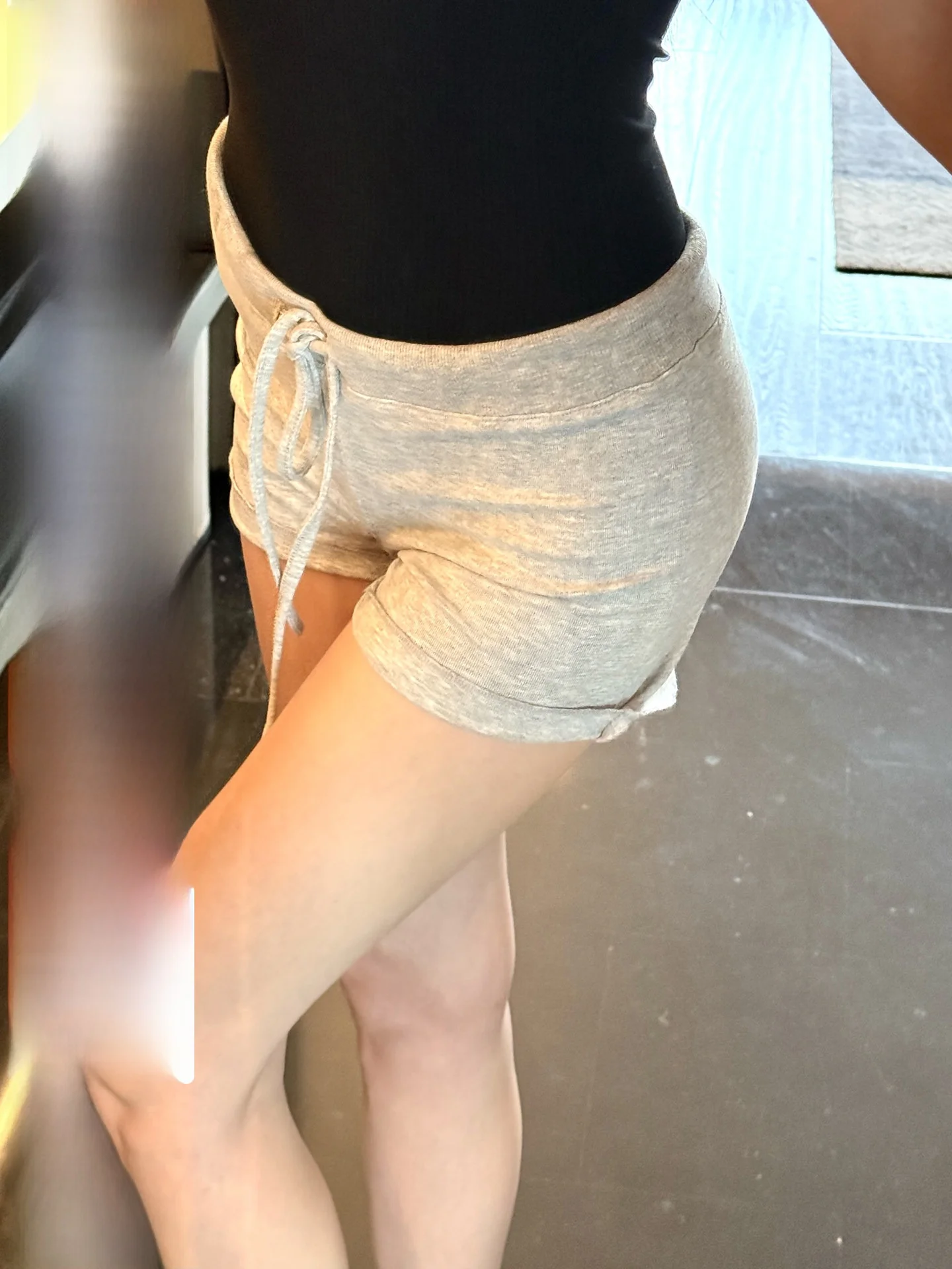 

Спортивные шорты Matou Spicy Girl Limited Edition для женщин: сексуальные, с цветочным принтом, серые, утягивающие, удлиняющие ноги