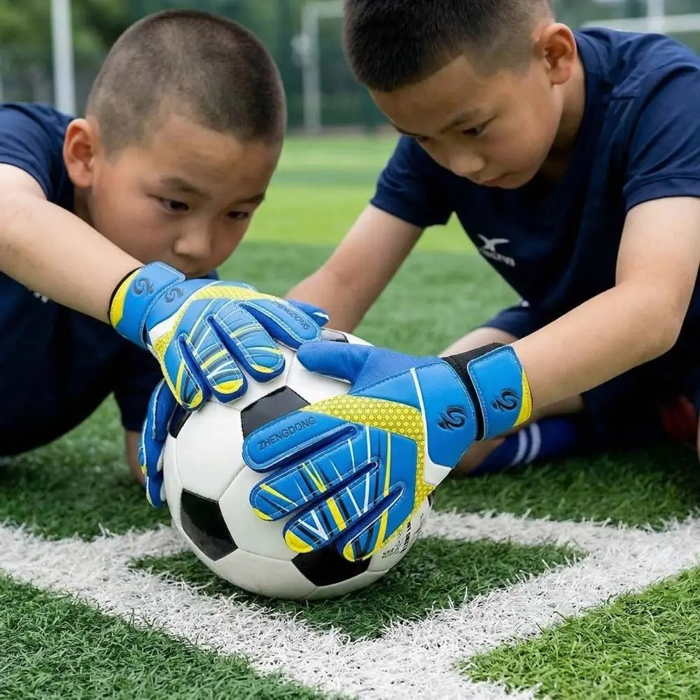 

1 пара двусторонних латексных детских футбольных перчаток с защитой пальцев, амортизирующие вратарские перчатки, дышащие сетчатые вратарские перчатки