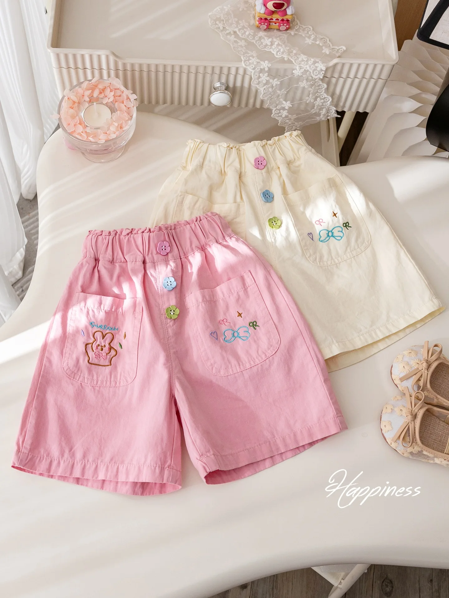 

2024 New Summer Baby Cartoon Embroidered Shorts Exquisite Colorful Flower Button Elastic Waist Rabbit 3/4 Pants Lively Girl Wear