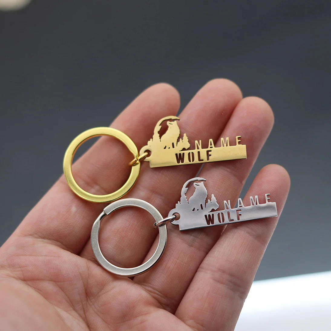 

QIAMNI Волк Луна брелок с индивидуальным именем скандинавская мифология лазерная гравировка текстовый брелок из нержавеющей стали брелок в виде животного подарок на день рождения