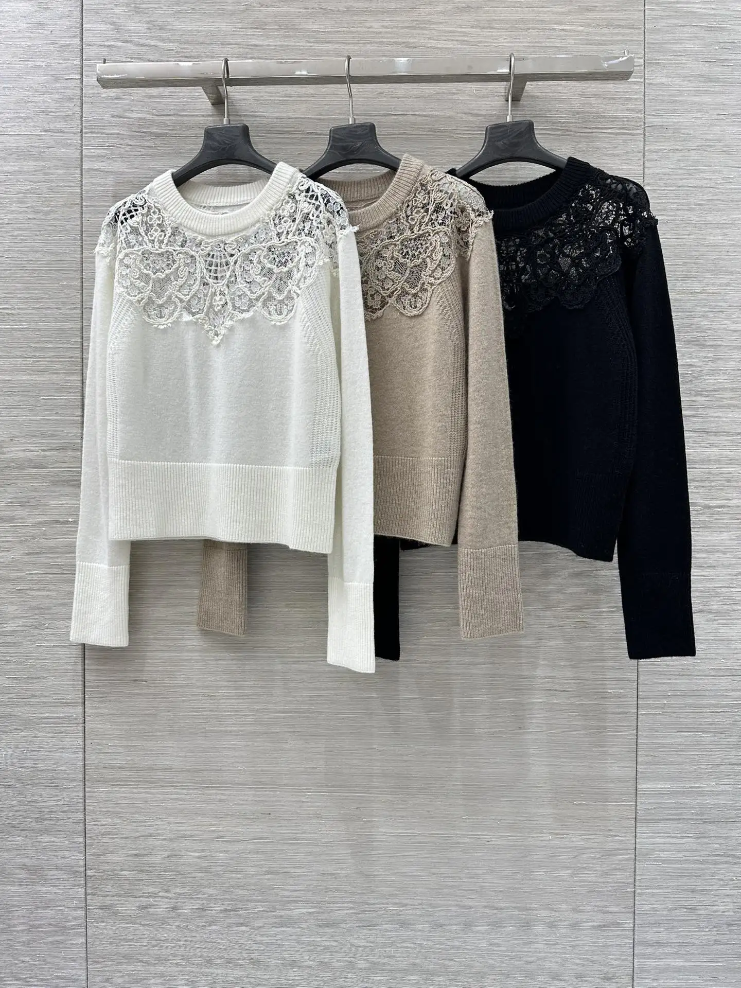 เสื้อไหมพรมถักมือลายลูกไม้สำหรับผู้หญิง แขนยาว คอกลม สไตล์ลำลอง สำหรับฤดูใบไม้ร่วงและฤดูหนาว ทำจากแคชเมียร์แท้