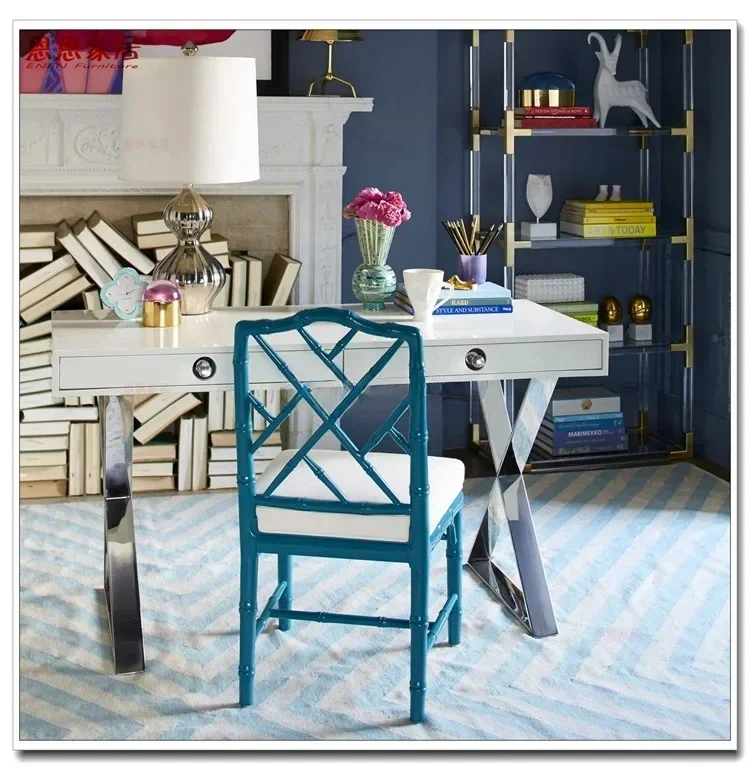 Cômoda simples e moderna com destaque tinta de piano