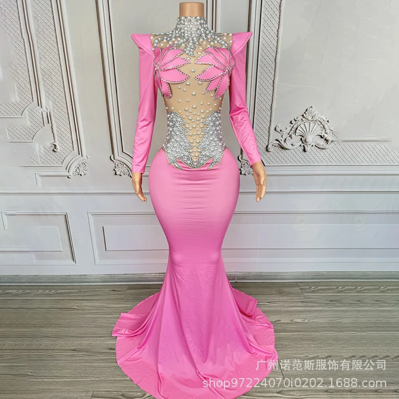 2026 الفاخرة الأحمر الكتف مزاجه ذيل السمكة تنورة الكبار نموذج المنصة الملابس العصرية المشاركة مأدبة الزفاف نخب الملابس