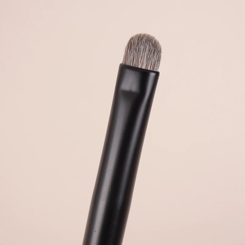 Yizhibi professional hand-made makeup brush face brush eye shadow brush red squirrel mixed with high quality goat hair.