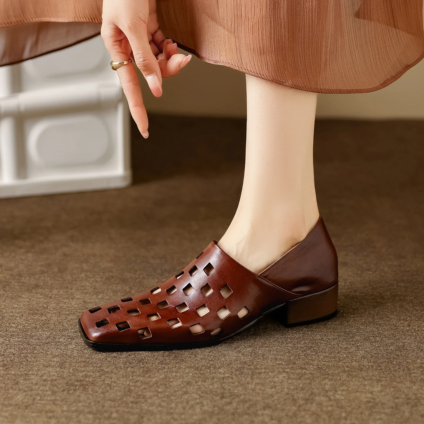 

Genuine Cow Leather Hollow Out Women Sandals Summer Breathable Vintage Brown Pumps Slip On Modern Shoes