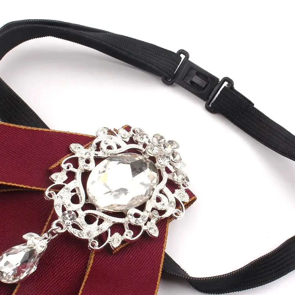 Luxulry Lega Papillon Regalo Accessori per gioielli Strass di cristallo Papillon Strass Decorazione del collo Spille Bowknot