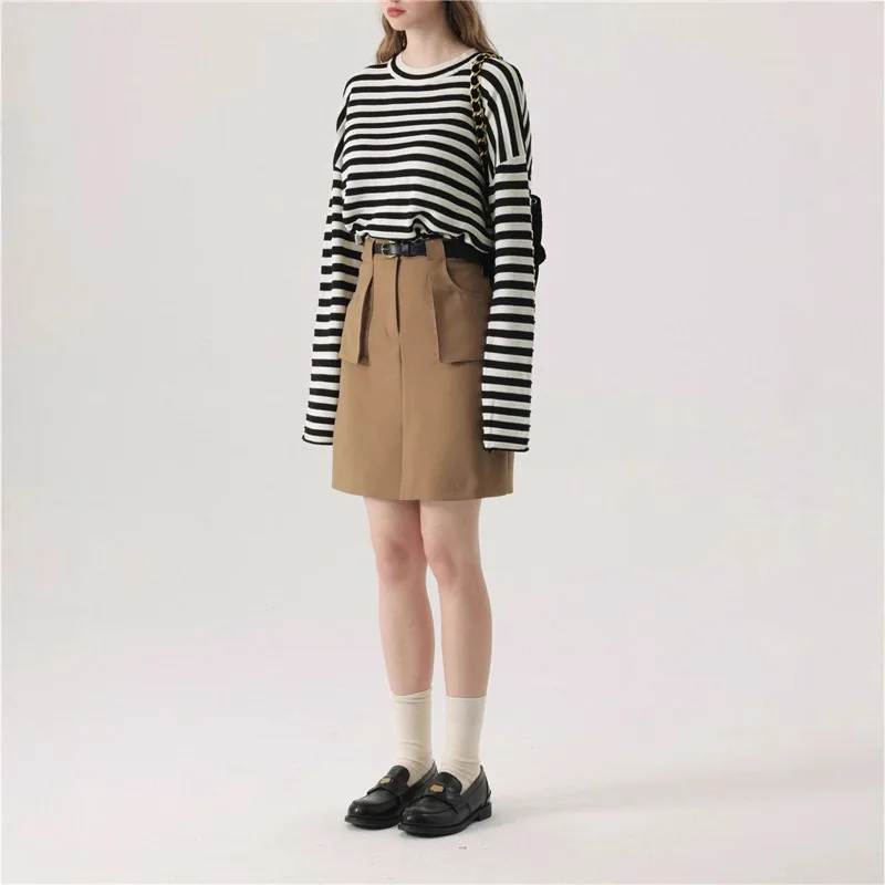 

7945 Spring Black And White Striped Color Block Crew Neck Wool Blend Drop Shoulder Sleeve Design Casual Lazy Knit Sweater For