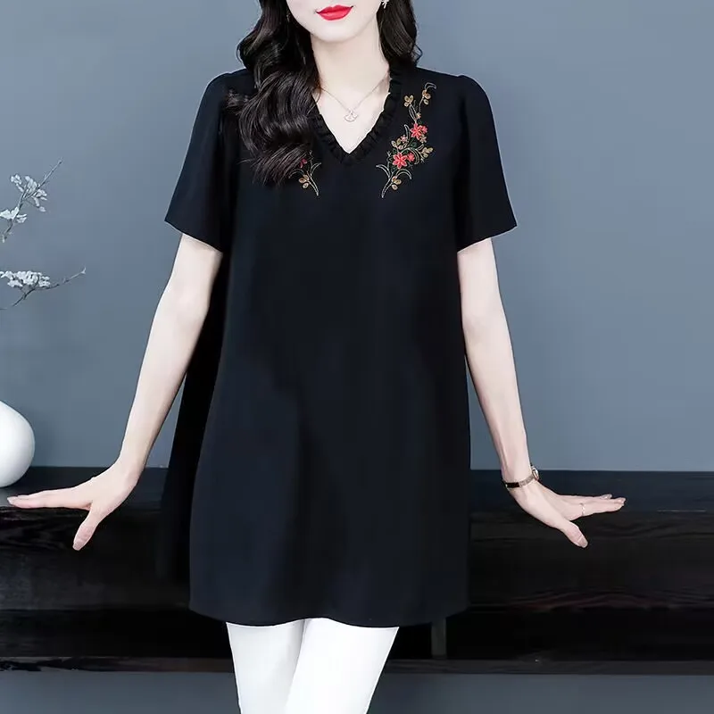 Women\'s Summer NEW Black Thin Tshirts Large Size Loose V-Neck Embroidery Blouse Female Mother Elegant Pullover Shirts Tops 5XL