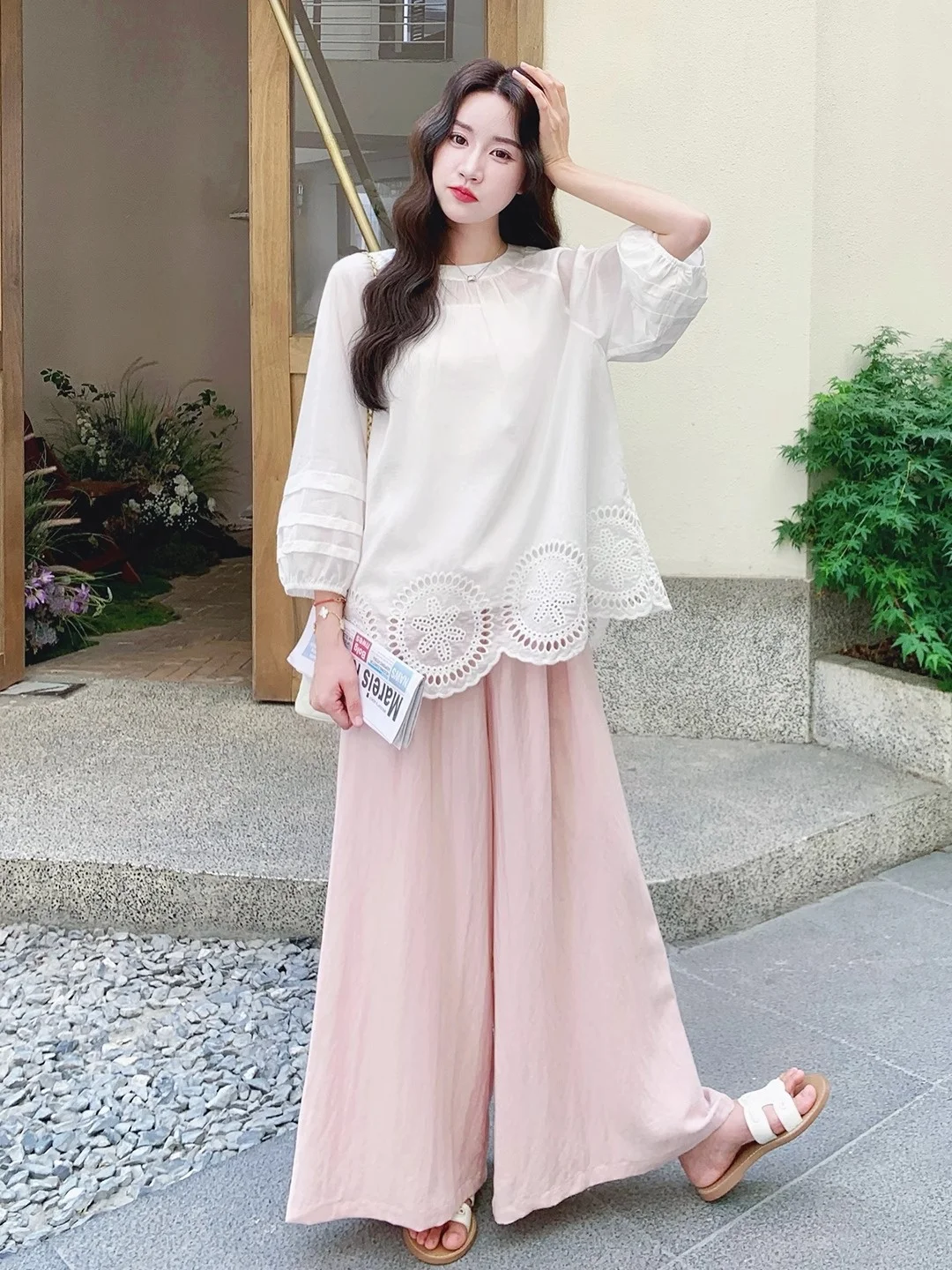 ensemble-haut-et-bot-avec-bordure-en-dentelle-pour-femmes-vetements-interieurs-sangle-pantalon-a-jambes-larges-t-shirt-sens-du-design-paresseux-et-doux-ete-2025