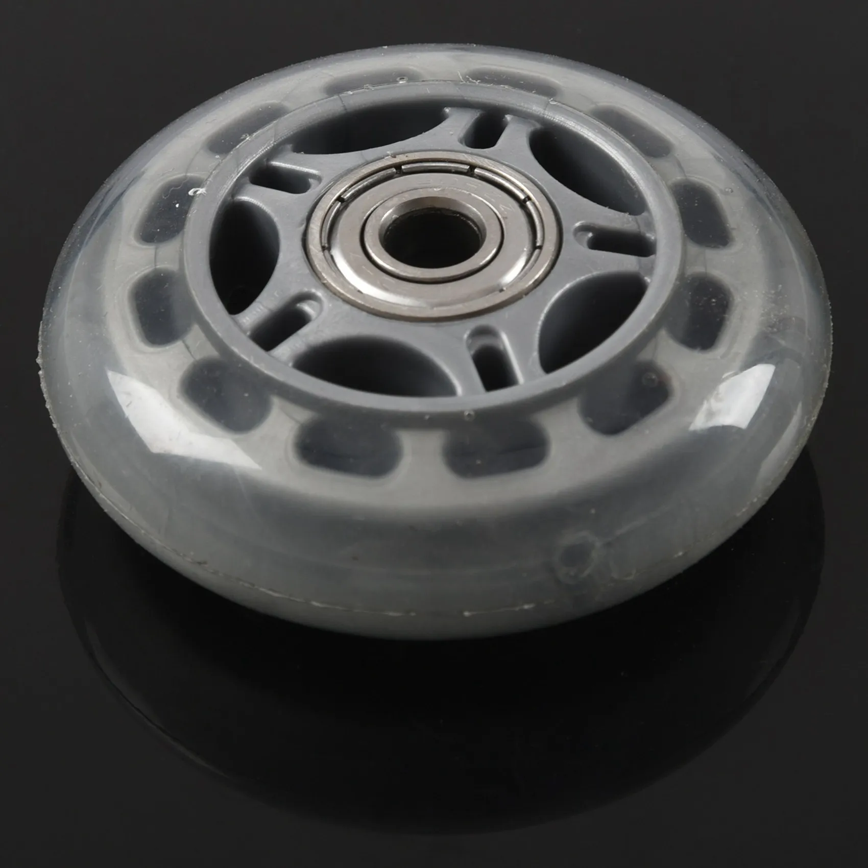 حذاء تزلج AA75-2X 608ZZ عجلة تزلج مضمنة باللون الرمادي الشفاف