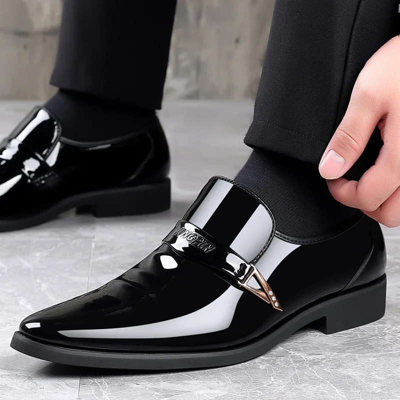 Shoes for Men 2023 Moccasin Glitter Male Footwear Pointed Toe Dress Leather Slip Patent Leather Mens Casual Oxford Shoe Office