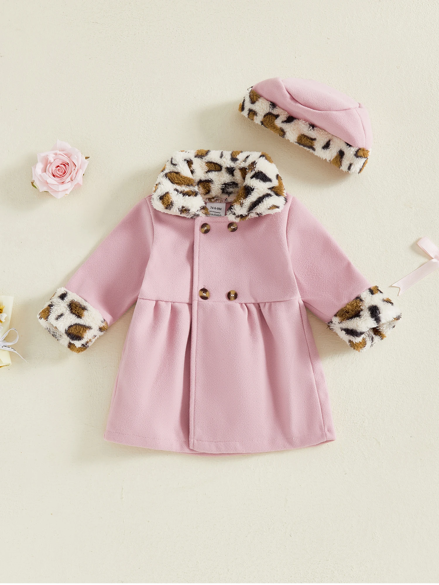 

Оставайтесь стильным и уютным с нашим очаровательным розовым шерстяным пальто для вашего маленького модницы!