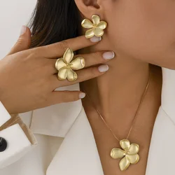 4 Piece Fashion Jewelry Set French Vintage Flower Necklace Earrings Rings Exaggerated Jewelry Set For Women Jewelry Gifts 2024