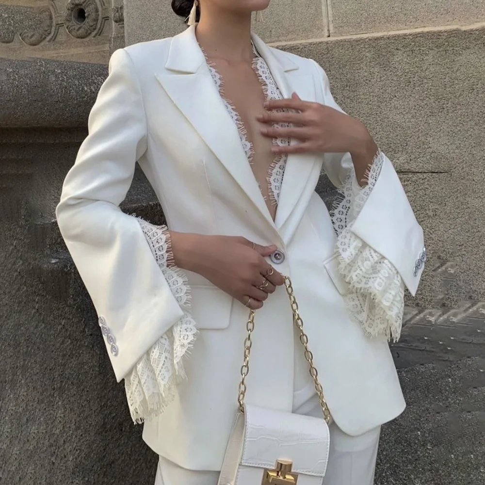 أطقم بدلة بيضاء مكونة من قطعتين بدلات نسائية فاخرة مزينة بالدانتيل سترة وسراويل Conjunto De Dos Piezas Para Mujer Elegante