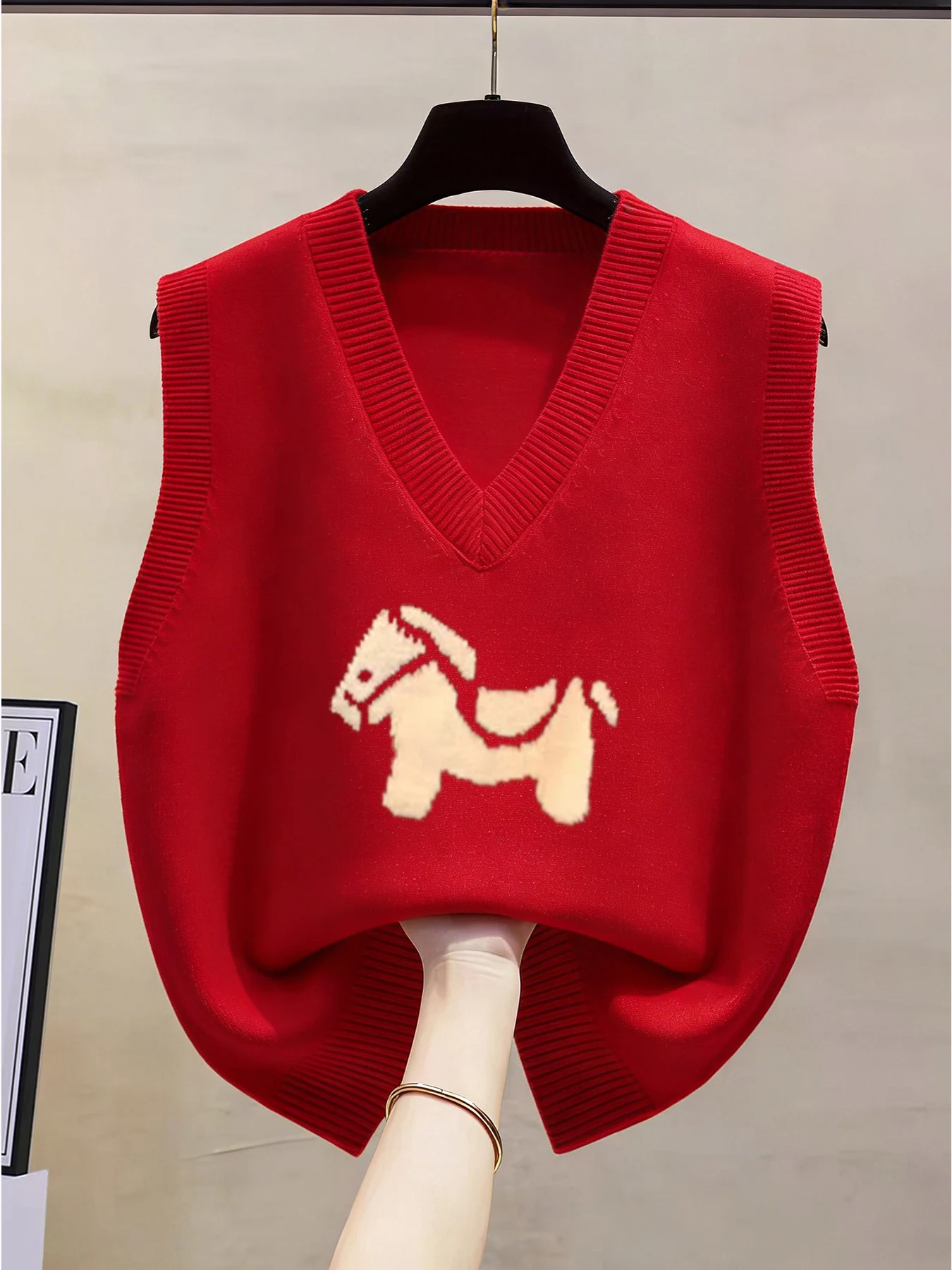 

Вязаный жилет из чистой шерсти, красный, женский, осенне-зимний, повседневный, для работы, с V-образным вырезом, стандартной длины, для ношения под одеждой