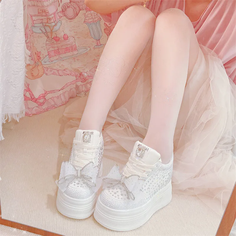 

2026 New Fall Original Sweet Bow Rhinestone Hidden Wedge Platform Sneakers Women Cute White Casual Shoes