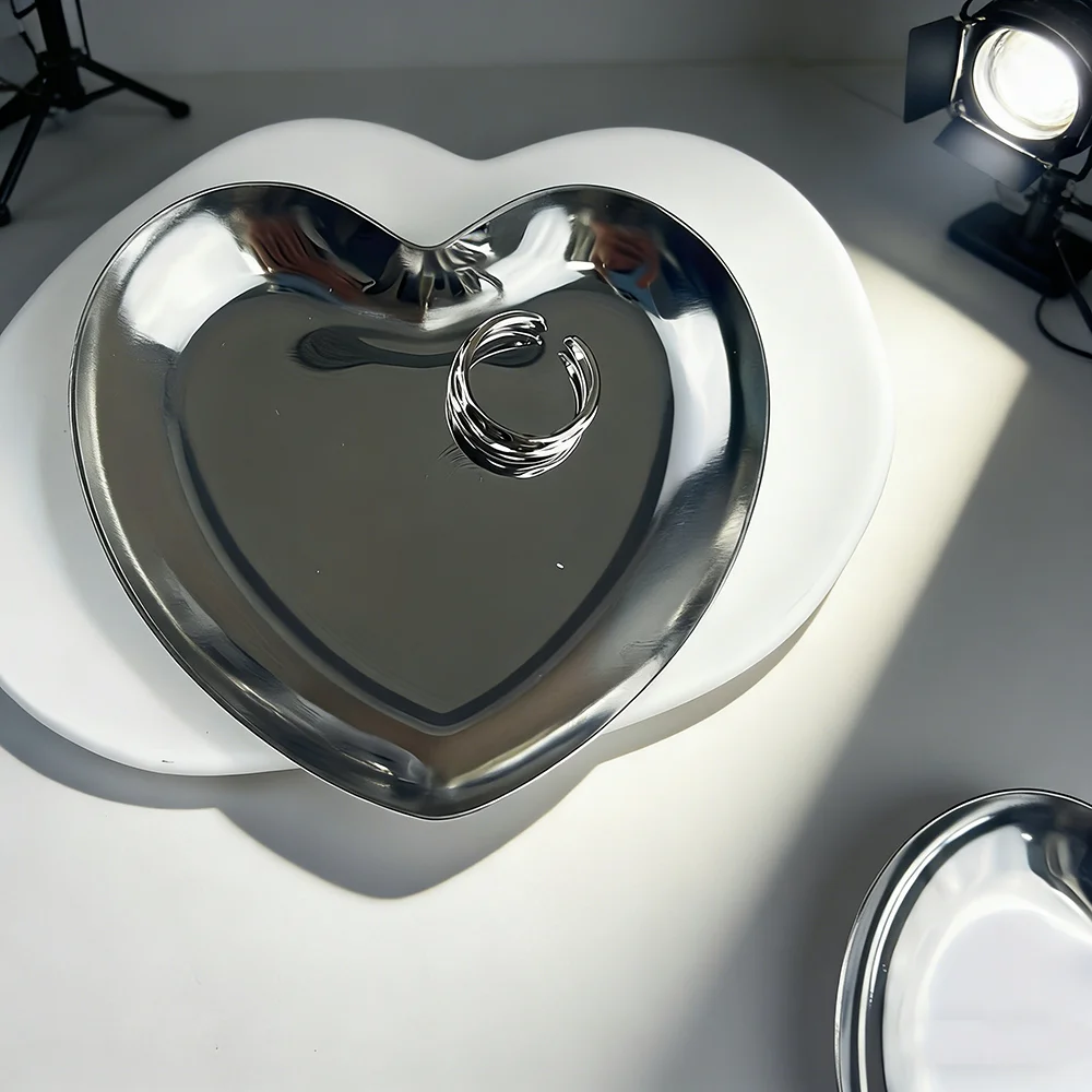 Ins-style stainless steel heart-shaped tray earrings ring necklace storage tray home metal plate jewelry and lipstick storage