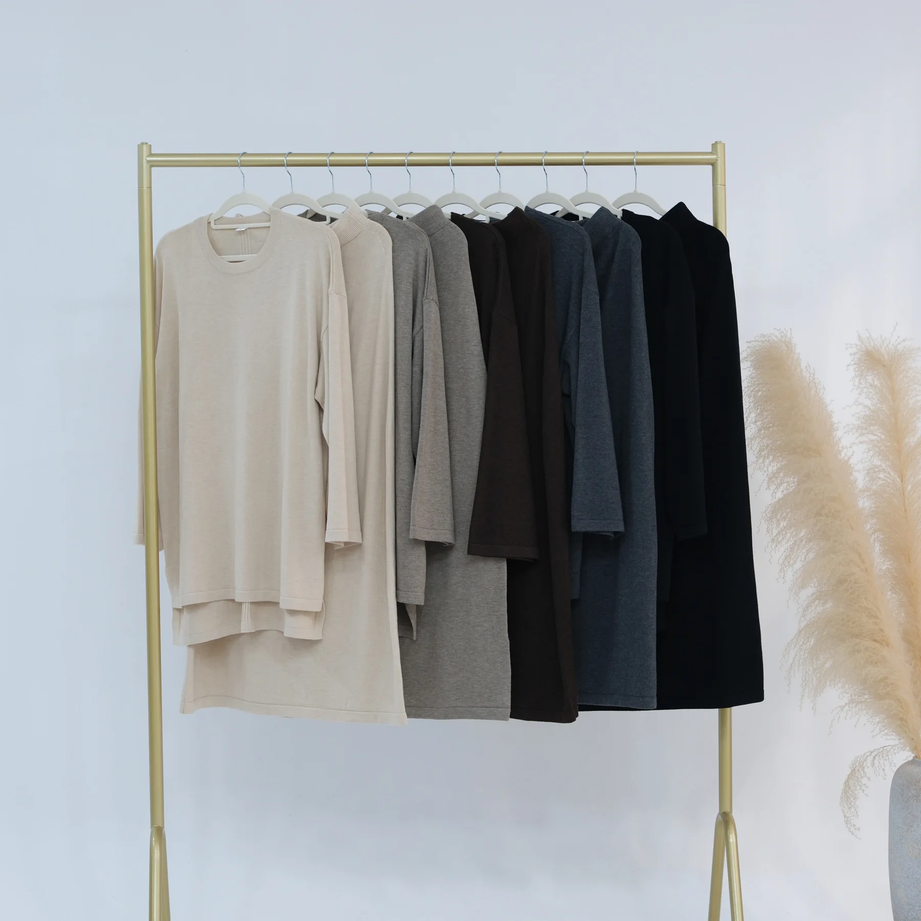 

Зимний комплект из 2 предметов для мусульманок на Рамадан: однотонный толстый вязаный свободный свитер и юбка. Роскошный исламский наряд из Дубая.