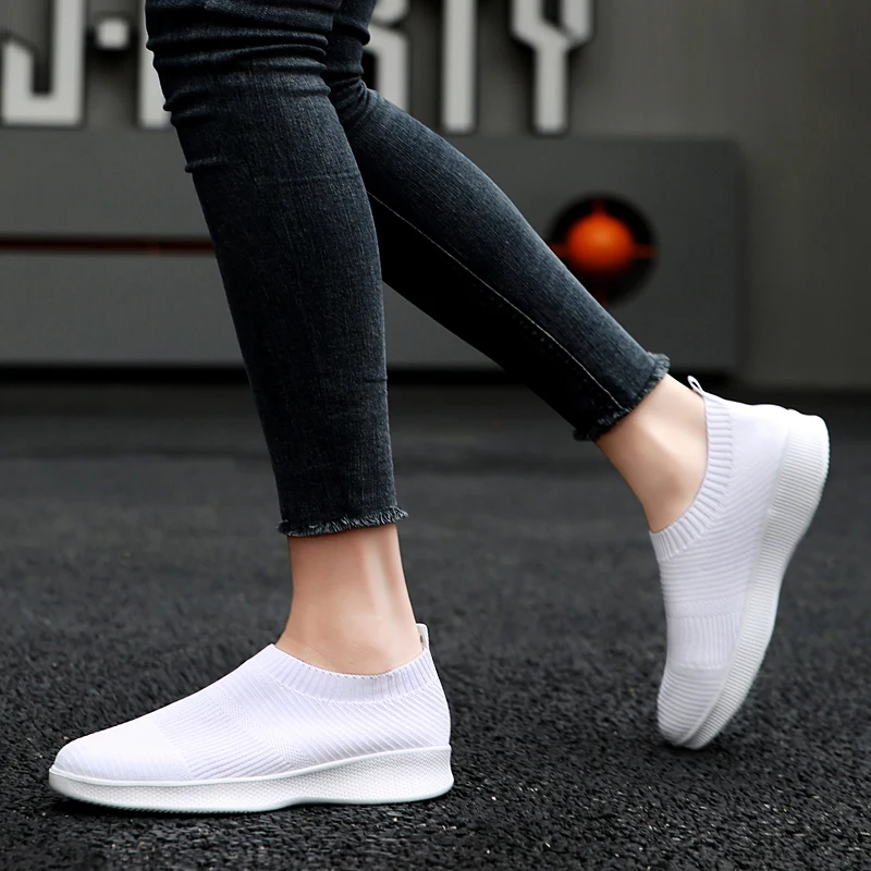 New Slip On Knitted Women\'s Shoes Large Size Ultra Light Sneaker Mom\'s Shoes Outdoor Walking Shoes Summer Breathable Footwear