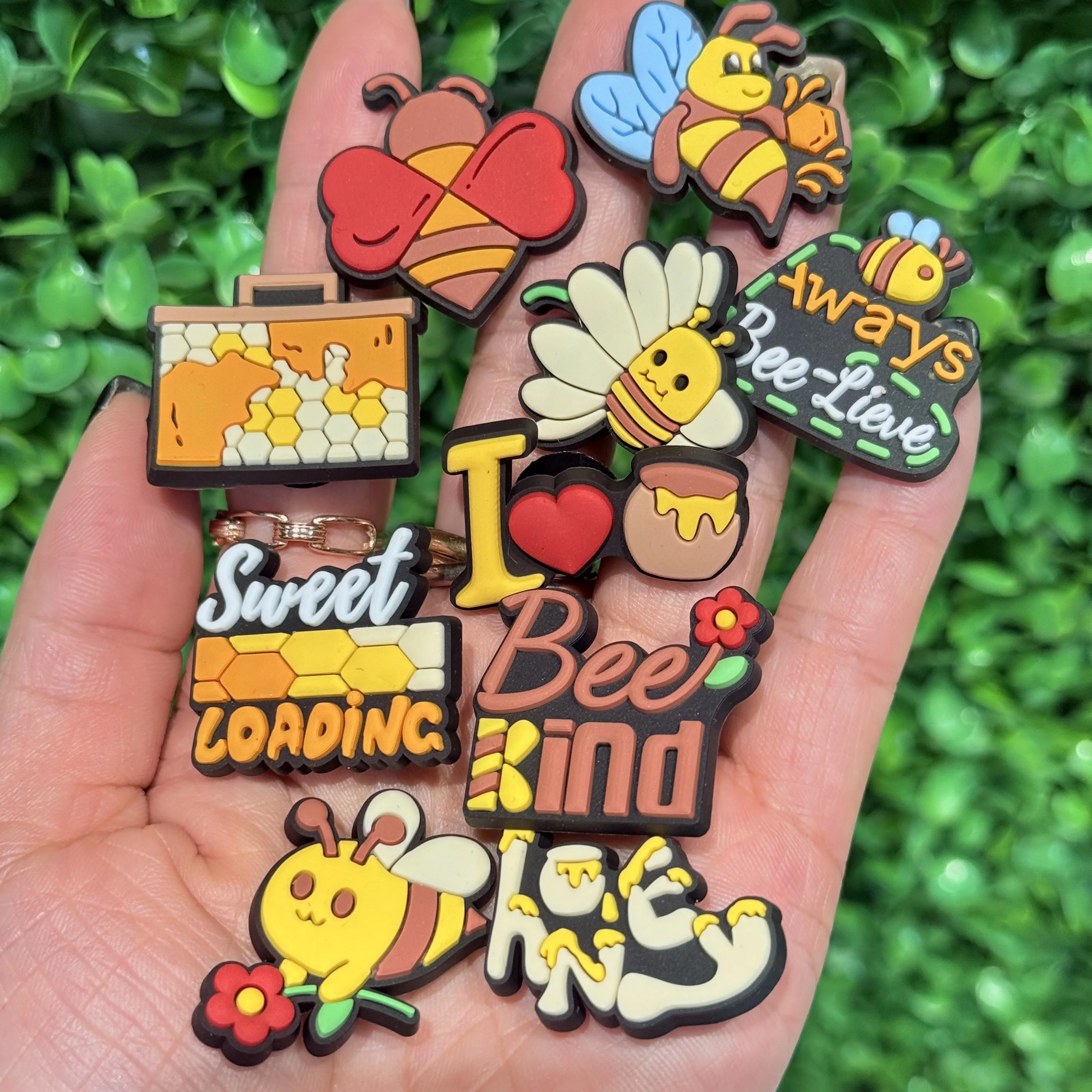 

New 1pcs Cartoon Sweet Honey Bee Mindful Strong PVC Shoe Charms Sandal Slippers Shoe Decoration Buckle Clog DIY Wristbands Gift