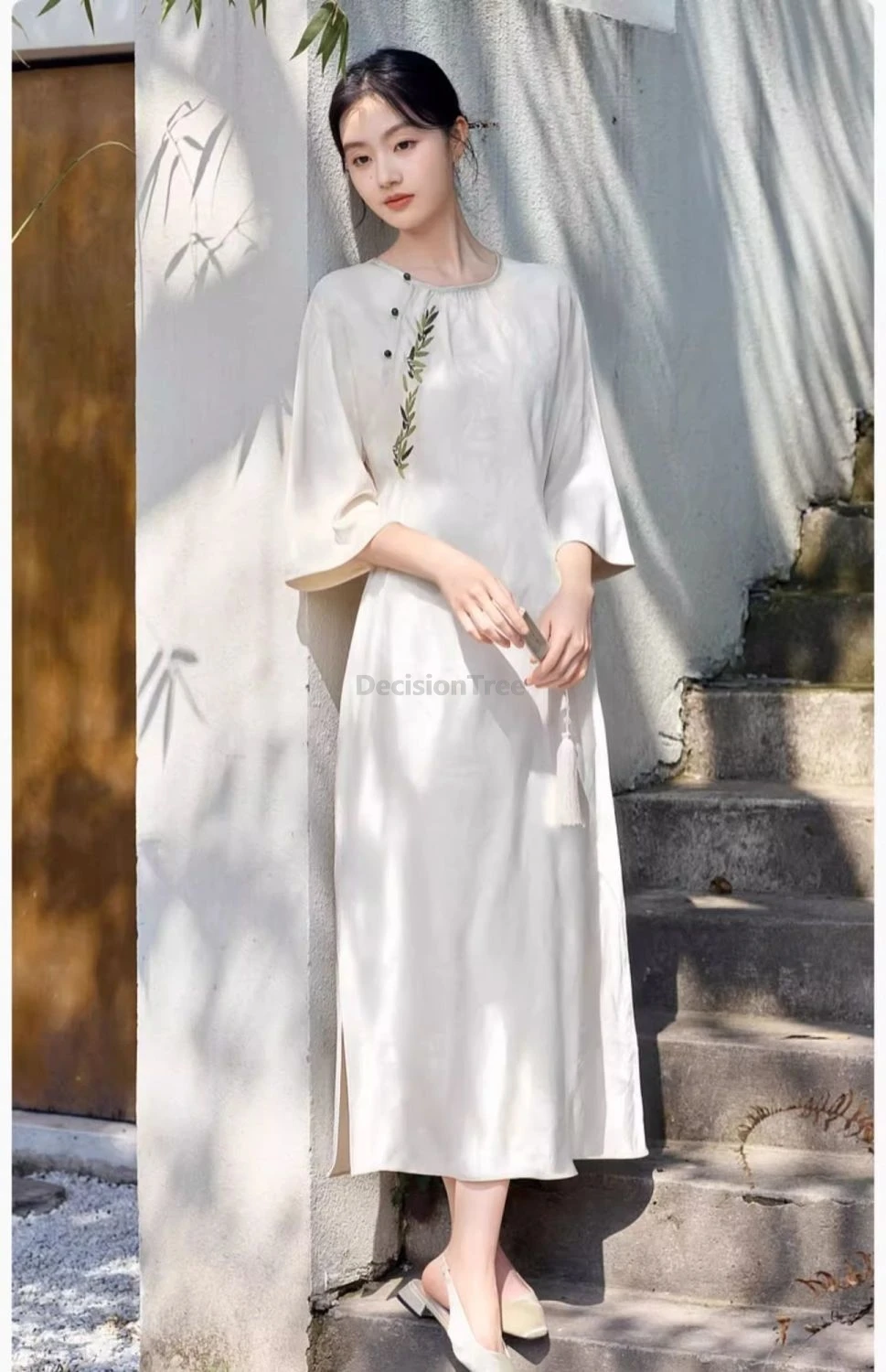 ربيع الخريف جديد النمط الصيني الأزهار فضفاضة تعديل شيونغسام فستان المرأة شيونغسام فستان أنيق فستان تشيباو اليومي