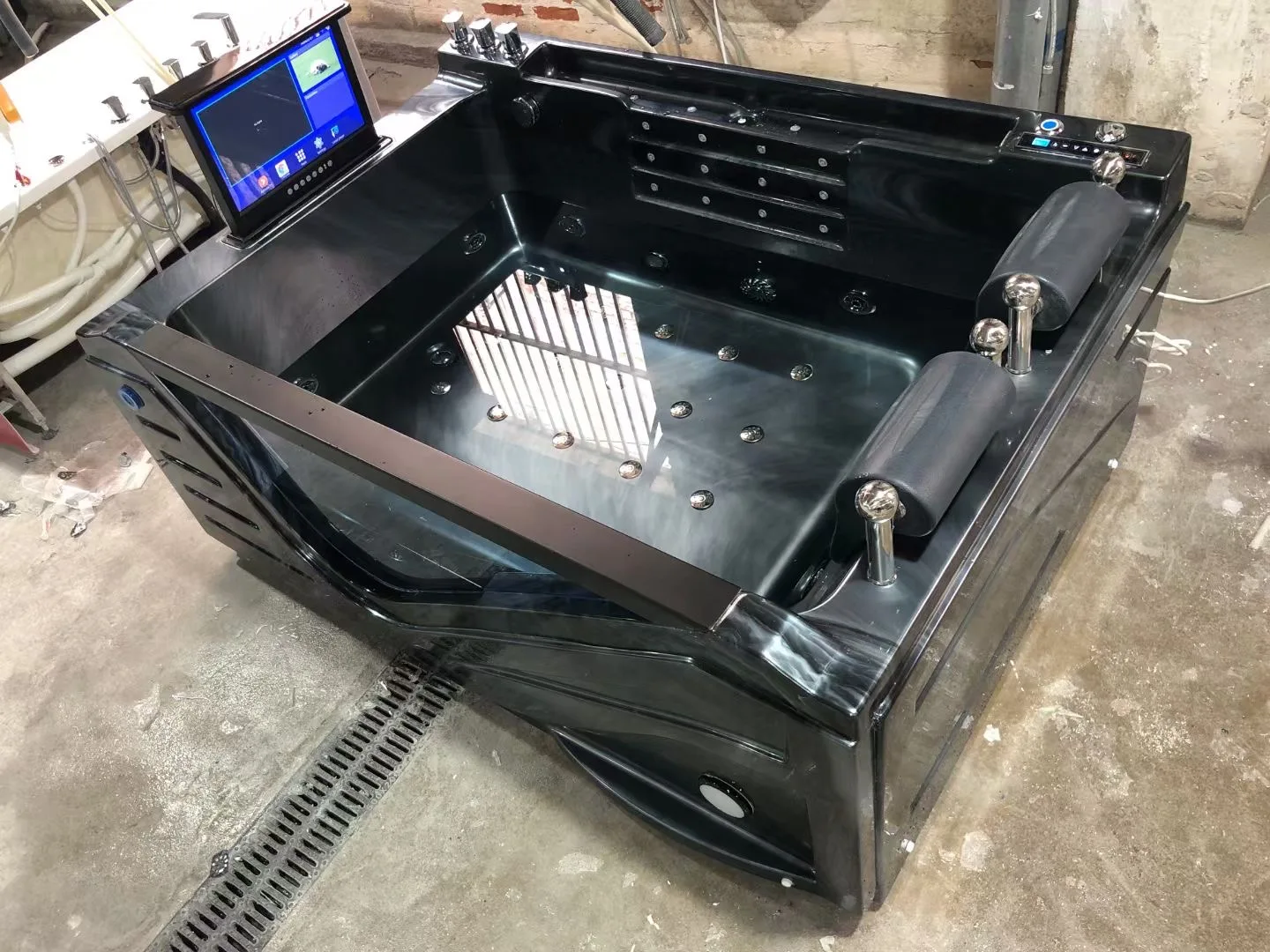 Bathroom Indoor Spa Whirlpools Square Acrylic Hot Tub Adult Massage Jet Soaking Whirlpools Villa Bathtubs Modern Acrylic White