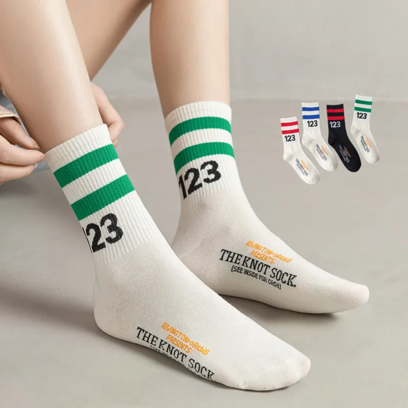 Heißer Verkauf Frauen Harajuku Socken Straße Hip Hop Skateboard Gestreiften Mitte Rohr Socken Atmungsaktive Baumwolle Socken Für Student Basketball