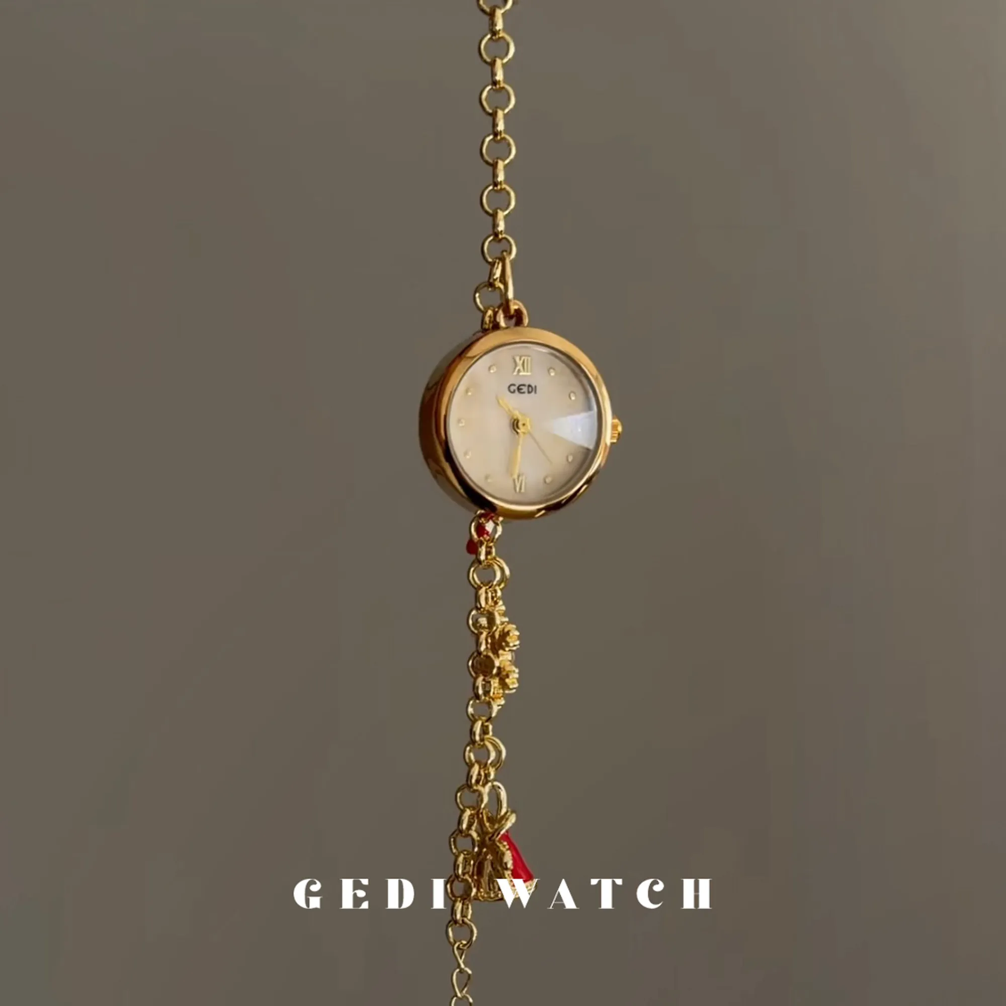 Exquisitely Designed, Small And Delicate Women'S Watch With A Luxurious Bracelet; A High-End, Carefully Selected Timepiece.