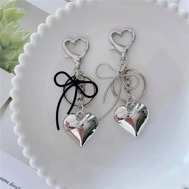 1 Uds Y2K llavero con colgante de corazón con lazo Simple, llavero de Metal de Color plateado, mochila, bolsa, decoración colgante, llavero de coche, joyería