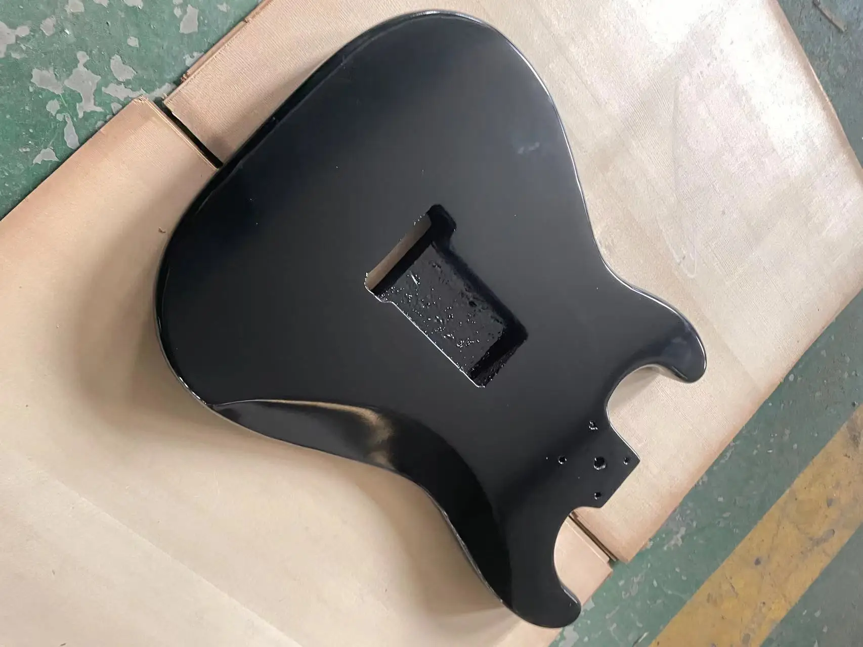 The black glossy guitar panel is an ST style electric guitar with a half empty heart barrel DIY guitar. The colored guitar body