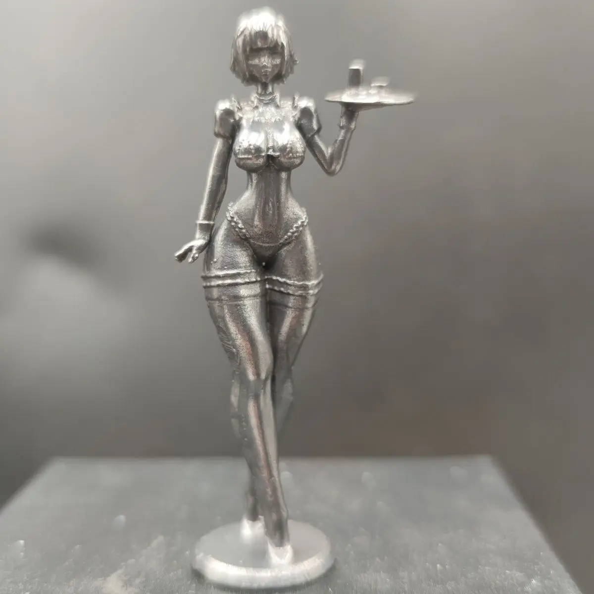 

Beach Waitress Sculpture - Retro Swimsuit Figur 7cm Copper Mini Statue for Desk Decor Collectible