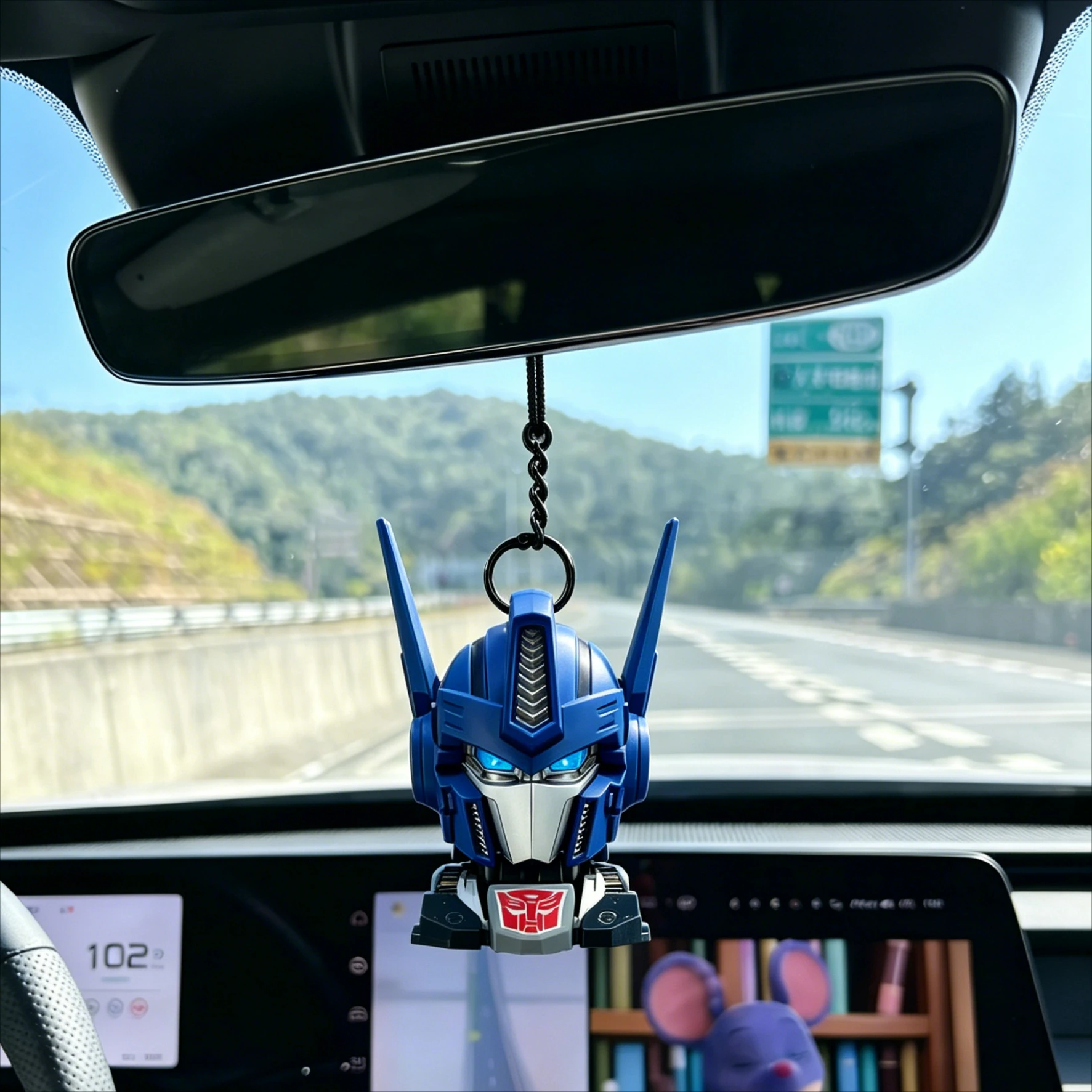 

New Transformers Car Pendant Optimus Prime G1/SG/Classic Light-Up Head Sculpt Hanging Charm / Display Multi-scene Decoration