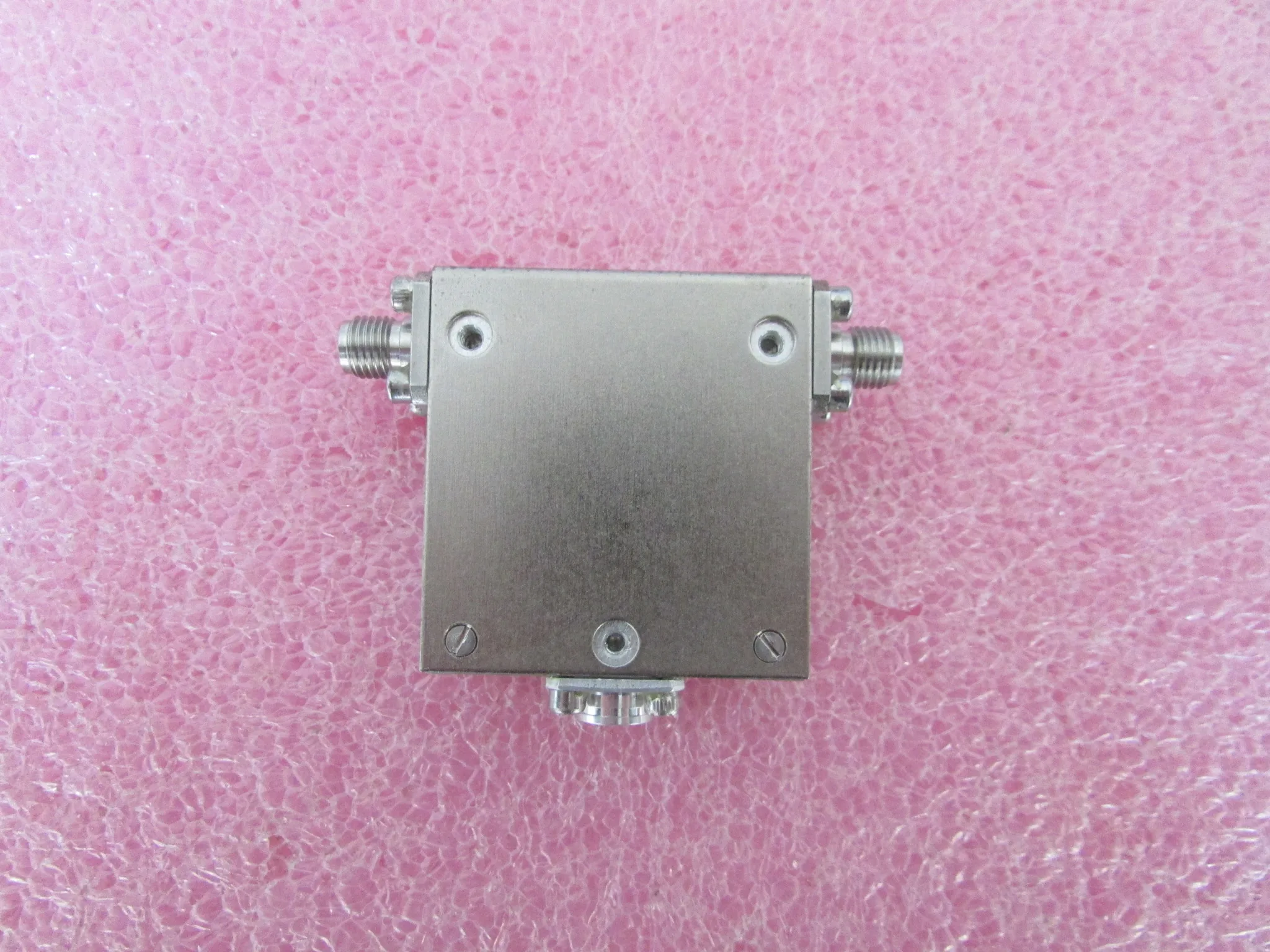 QUEST SM2060T02 2-6GHz 50W SMA mother RF microwave coaxial isolator