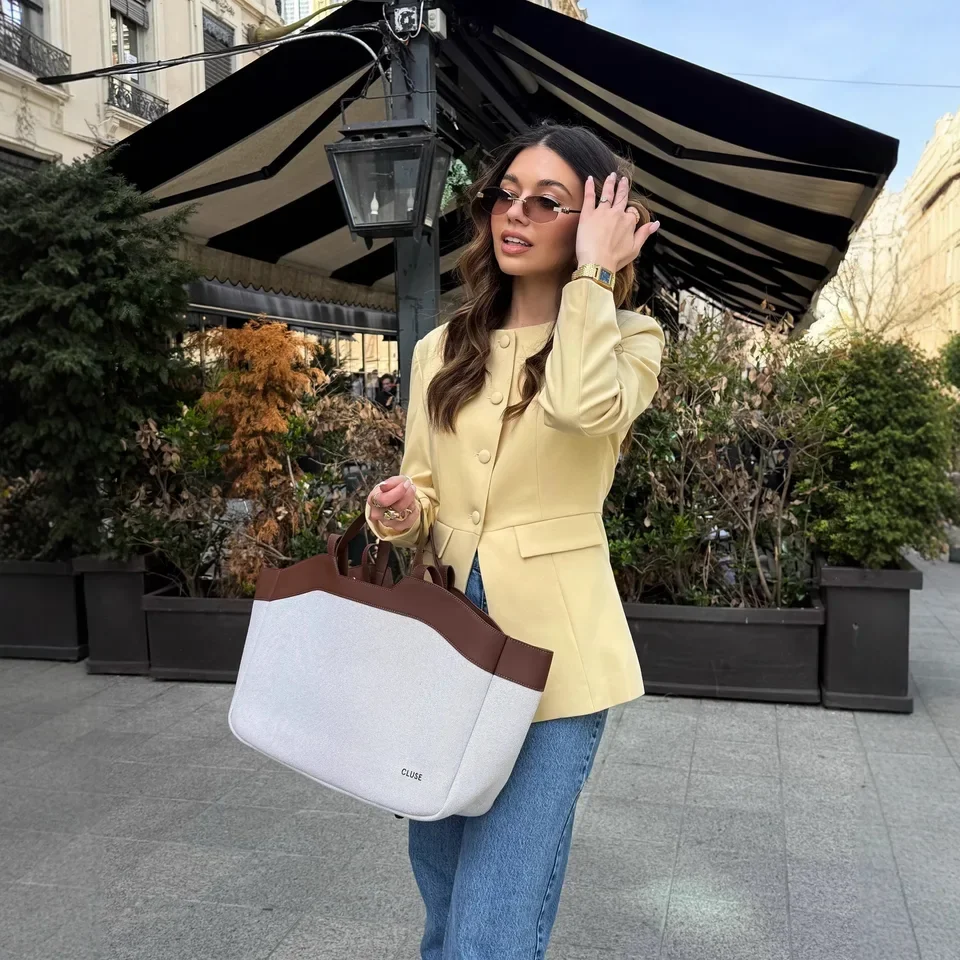 2025 New Light Yellow Round Neck Single Row Buttons Slim Short Casual Versatile Coat Women Fashion Temperament Top