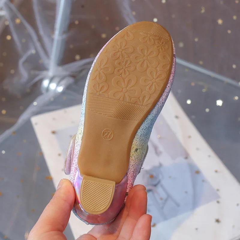 Glitzernde, elegante Mädchen-High-Heels in Regenbogenfarben mit Schleifenknoten, Prinzessinnen-Schuhe für Kinder, für Hochzeiten und Partys, hochhackig, schick, neu. – Detail 11