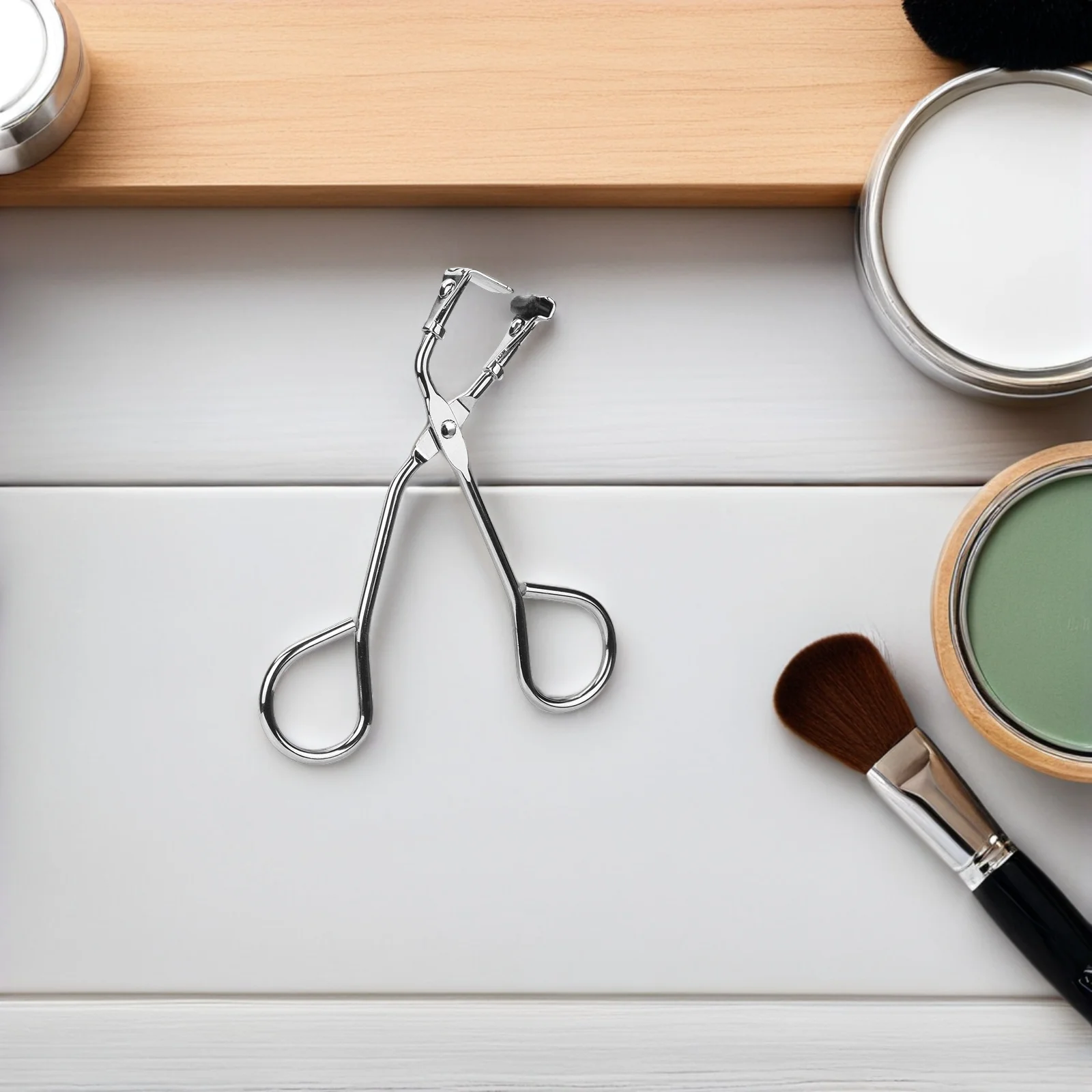 Premium Eyelash Curler with Special Curved Design for All Eye Shapes Durable and Lightweight Tool for Girls