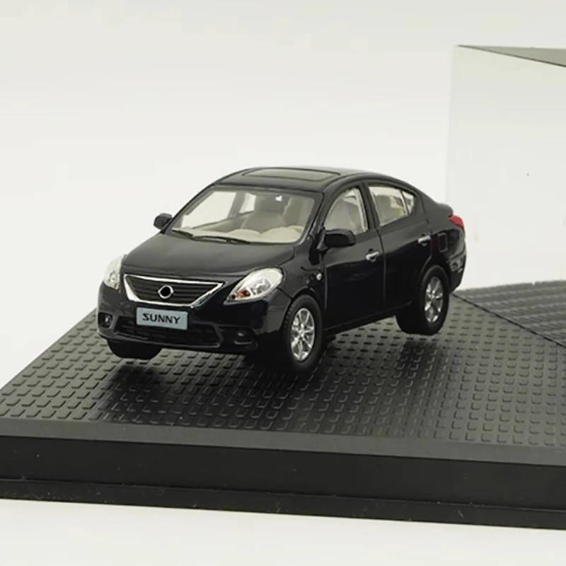 Diecast 1:43 Scale Sunny Sedan Alloy Car Model Finished Product Simulation Toy Collection Gift Static Model Souvenir