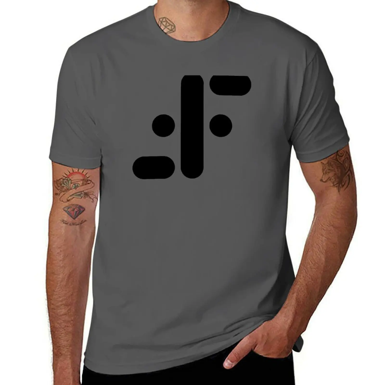 The Symbol from V (Logo) Television Show Visitors the T-Shirt Active Sports Short Sleeve Cotton Shirt
