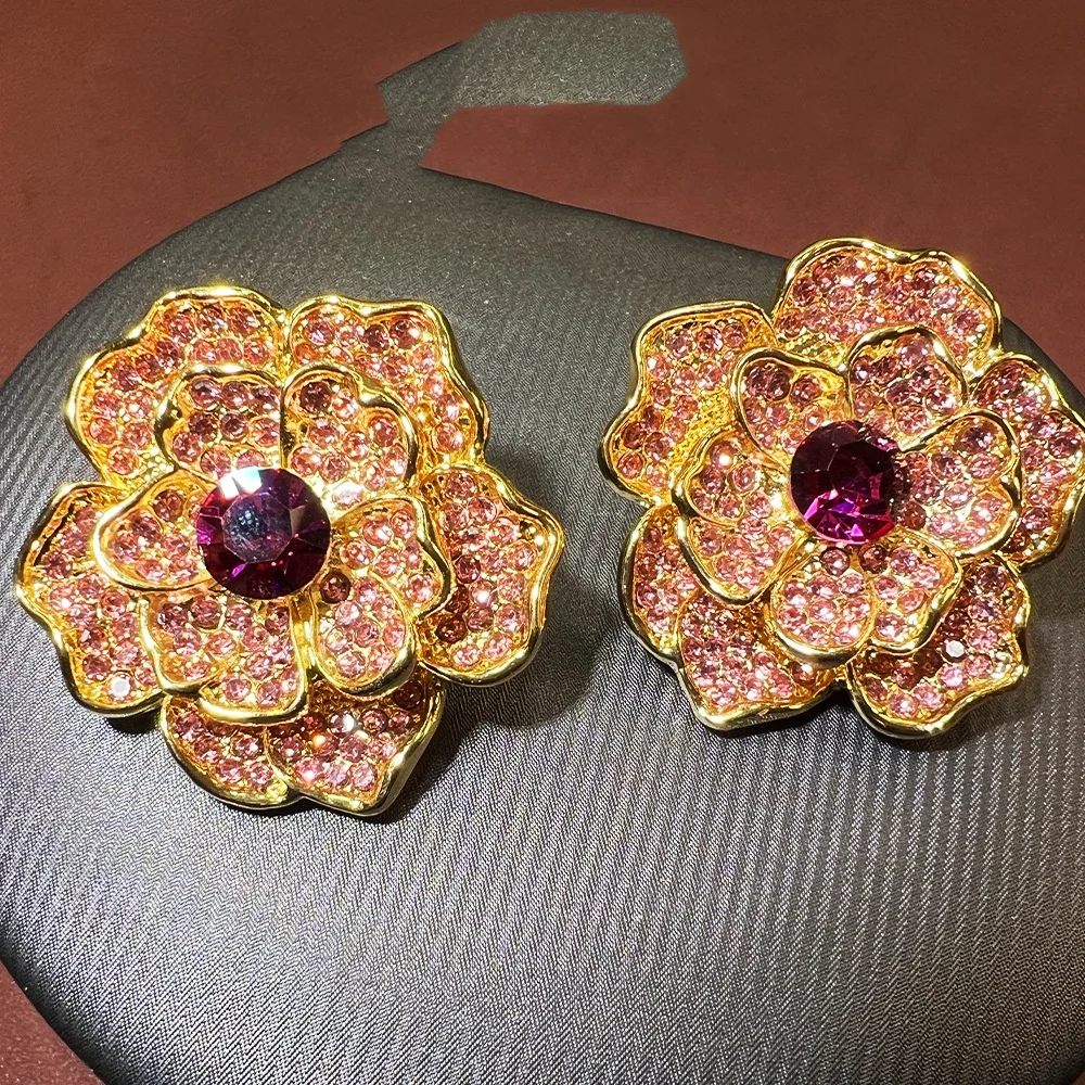 

Catwalk earrings full of diamonds and flowers in vintage copper plated with real gol