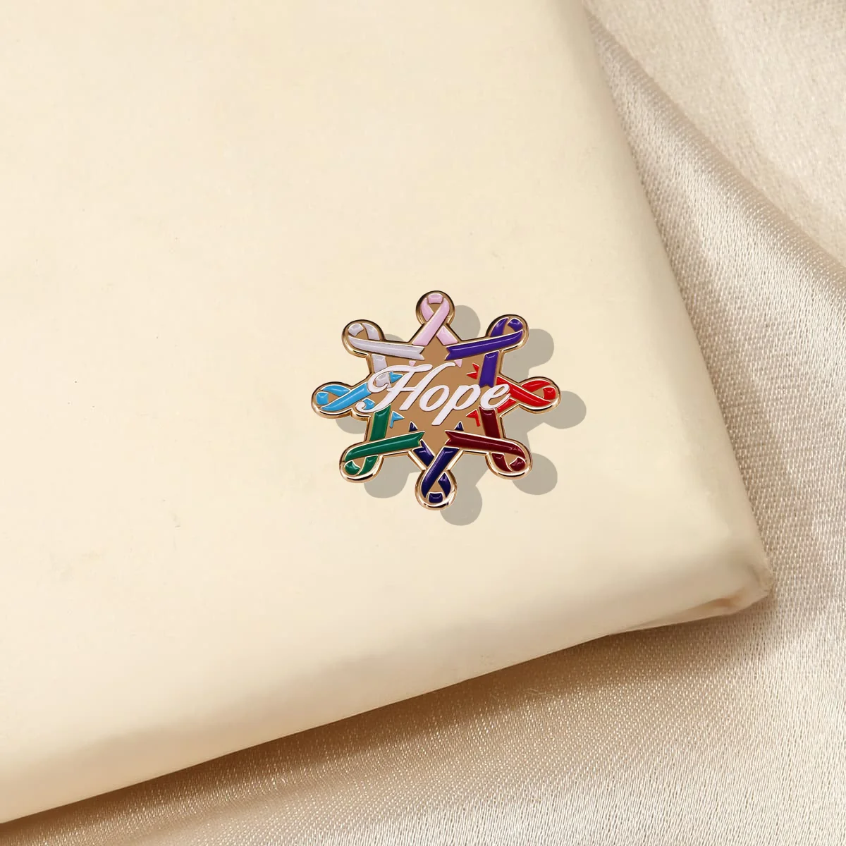 الأمل على شكل شريط بروش العالمي الإنجليزية سبيكة شارة شخصية تنوعا الملابس على ظهره وشاح الملحقات بروش