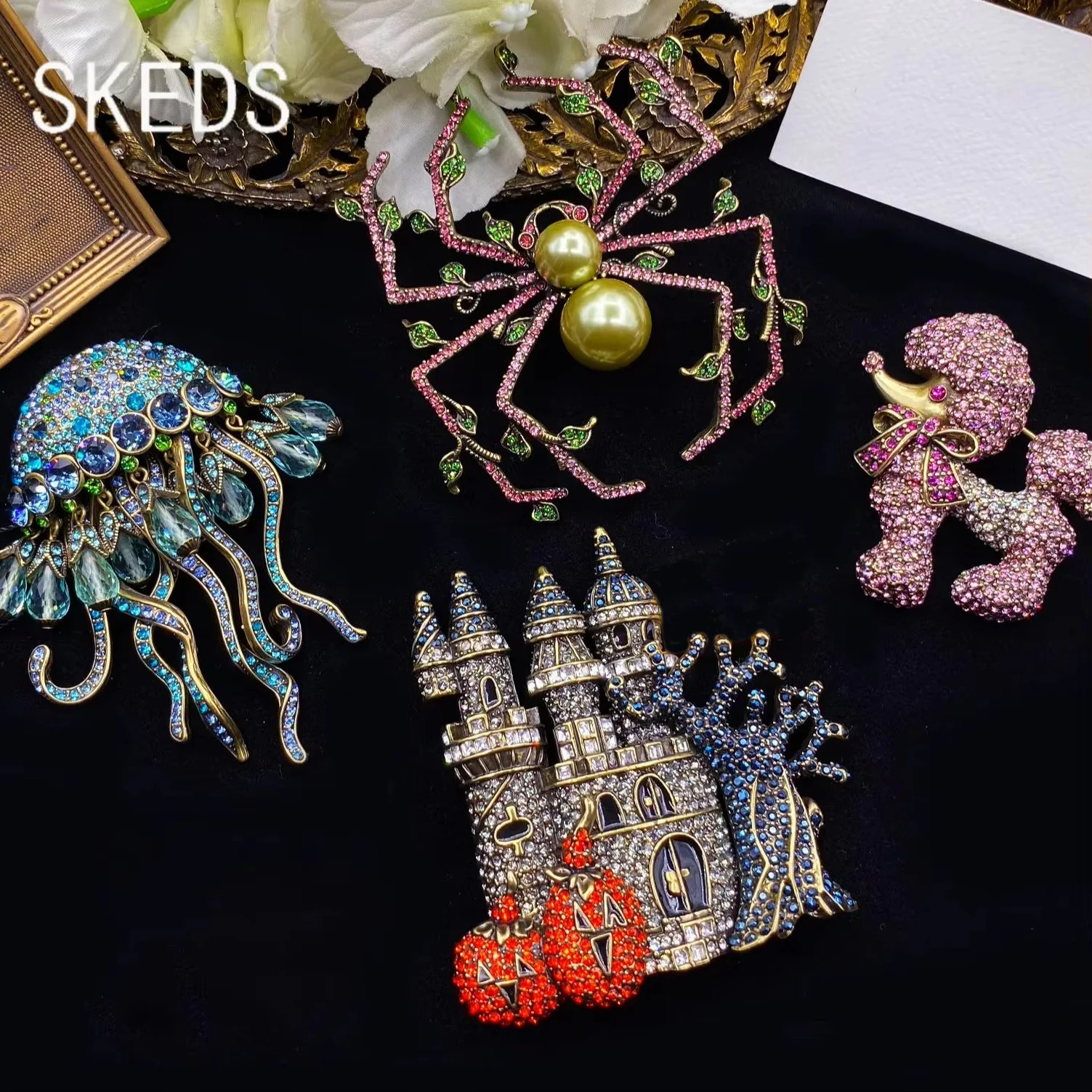 סקדס וינטאג' מלא קריסטל יוקרתי עיצוב אמצעי ברוש עתיק תגיות לנשים וגברים מסיבה אלגנטית בנקואט פין קלאסי קורסאז'