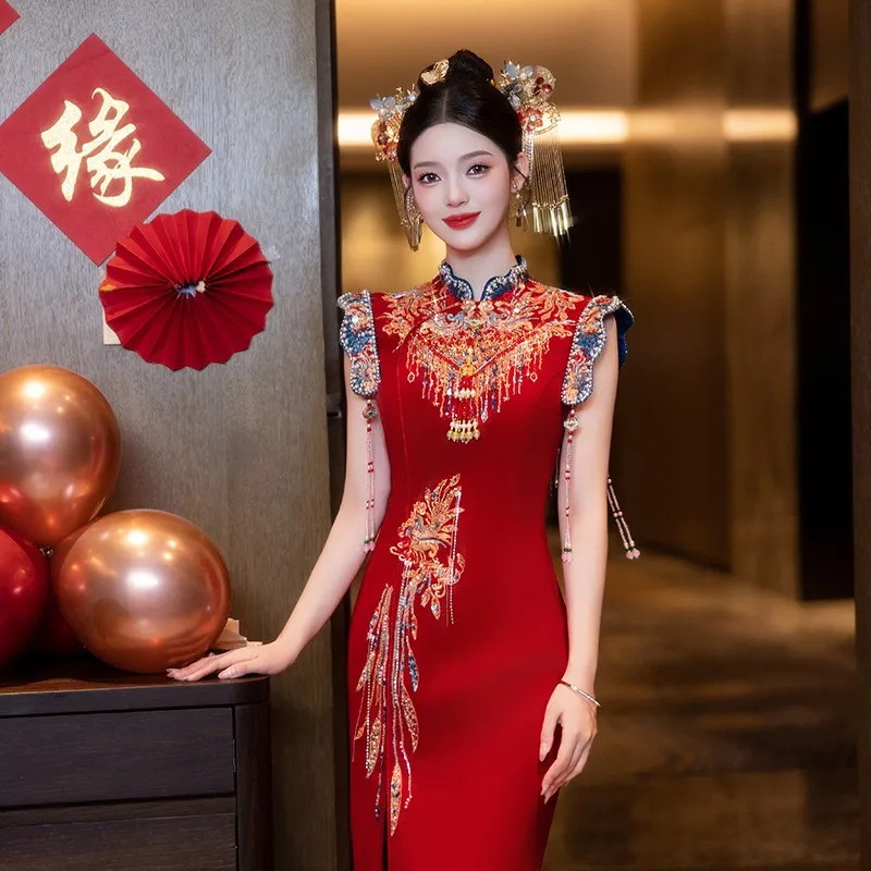 

New Chinese-style cheongsam toasting dress with a velvet fashion style
