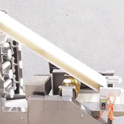 Máquina formadora de pan y tortilla de harina automática comercial, máquina para hacer pasteles de repostería árabe con salida