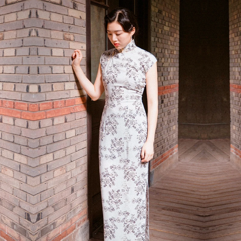 

Ретро-платье макси с пуговицами, новым дизайном, цветочным принтом, из хлопка и шелка, для повседневной носки, легкое, с цветочным узором.