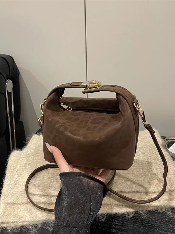 Fall 2025 New Pure Color Personality Trendy Texture Simple Retro Casual Single Shoulder Slant Cross Handheld Small Square Wom...