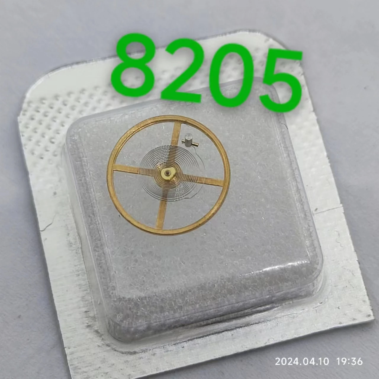 Watch movement accessories: domestically produced pearl movement 2813 8205 swing wheel full swing 8205 full swing