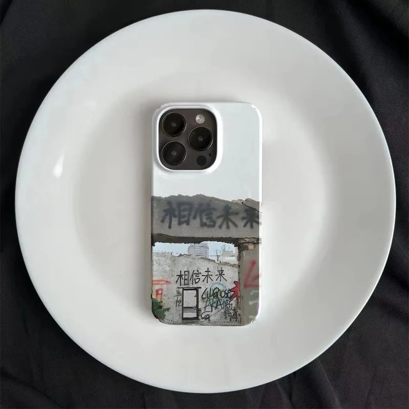 ملهمة "آمن في المستقبل" الحضرية الكتابة على الجدران منفعل جراب هاتف آيفون 17 16 15 14 11 12 13 برو ماكس الهواء زائد الغطاء الخلفي